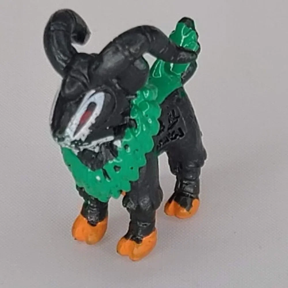 Pokemon 2000s Mini Vinyl R/L W Gumball Miniature Size Gogoat Action Figure B3 - Picture 9 of 11